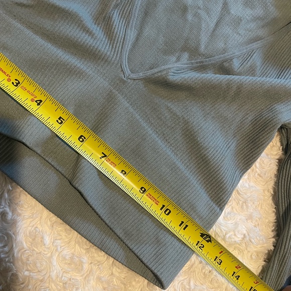 Dynamic Workout Brand Long Sleeve Cropped Top OSFM S-XL Very Stretchy Streetwear - Picture 3 of 4